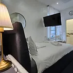 Teeny Tiny Apartman Sentvid